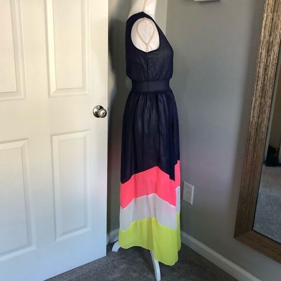 Navy Colorblock Maxi Dress - Picture 3 of 4